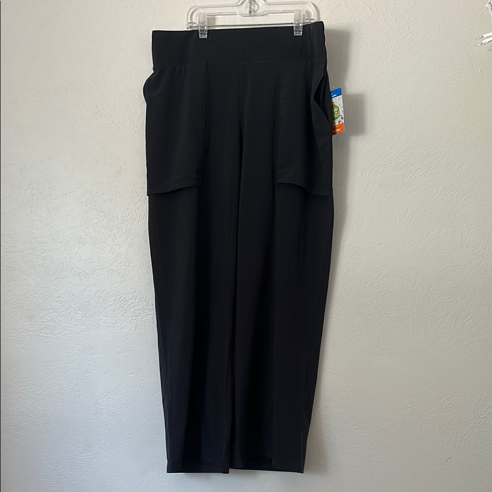 Columbia Women's Black Wide Capri
